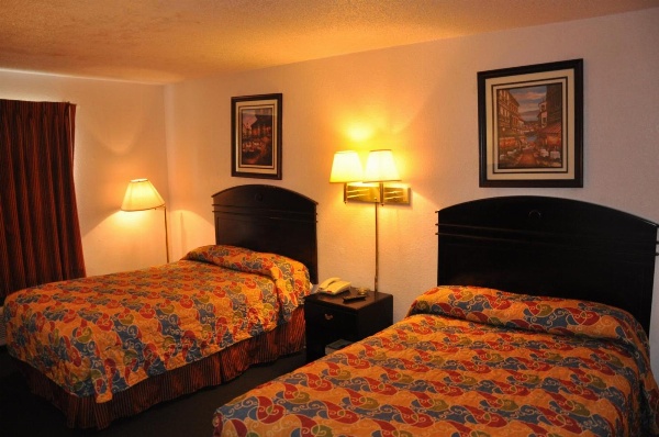 Heritage Inn image 7