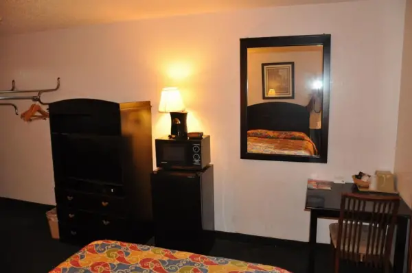 Heritage Inn 8